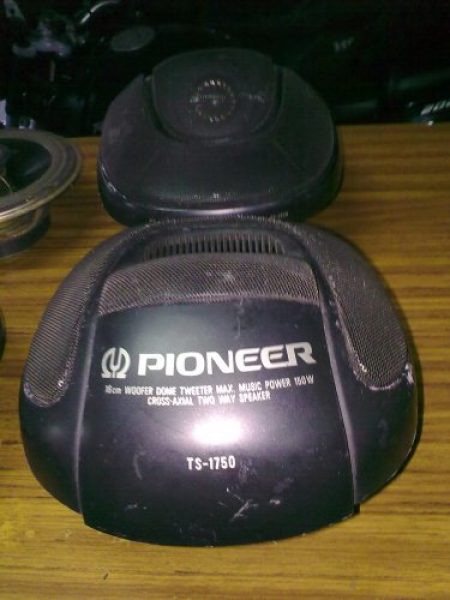 Parlantes Pioneer