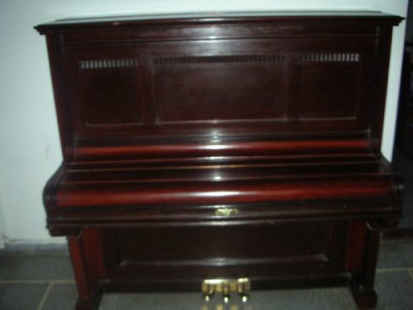Piano "F. L. Neumann",  Aleman