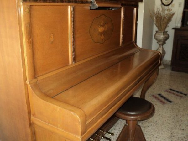 EXELENTE PIANO ALEMAN SCHIMMEL ANTIGUO