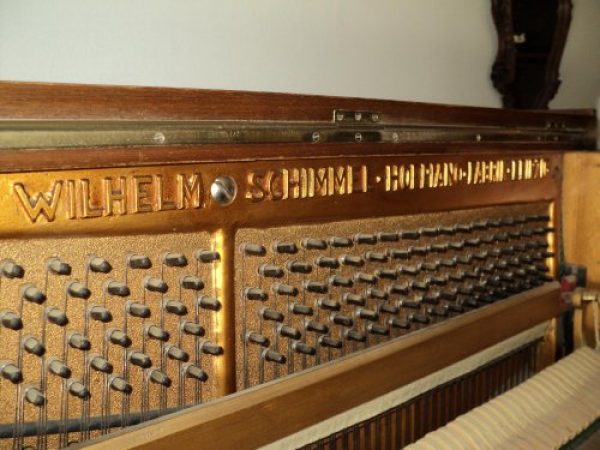 EXELENTE PIANO ALEMAN SCHIMMEL ANTIGUO