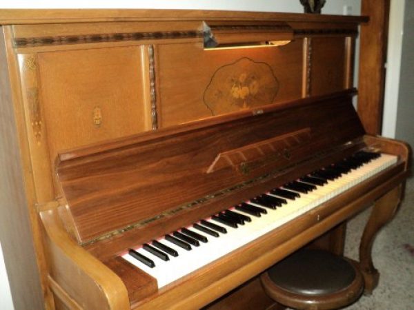 EXELENTE PIANO ALEMAN SCHIMMEL ANTIGUO