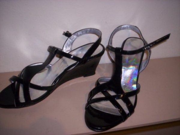 HERMOSAS SANDALIAS ROJO Y NEGRO