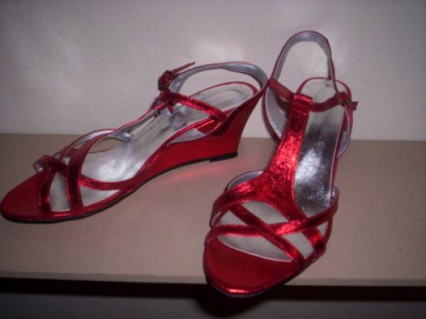 HERMOSAS SANDALIAS ROJO Y NEGRO
