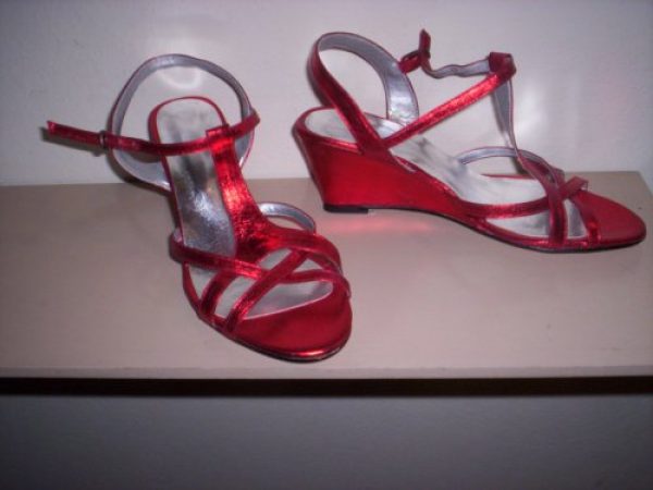 HERMOSAS SANDALIAS ROJO Y NEGRO