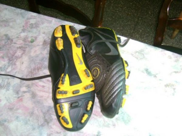 botines nike total90