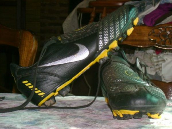 botines nike total90