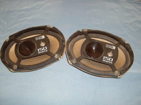 JUEGO DE PARLANTES.