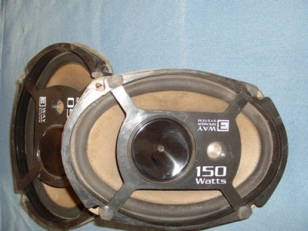 JUEGO DE PARLANTES.