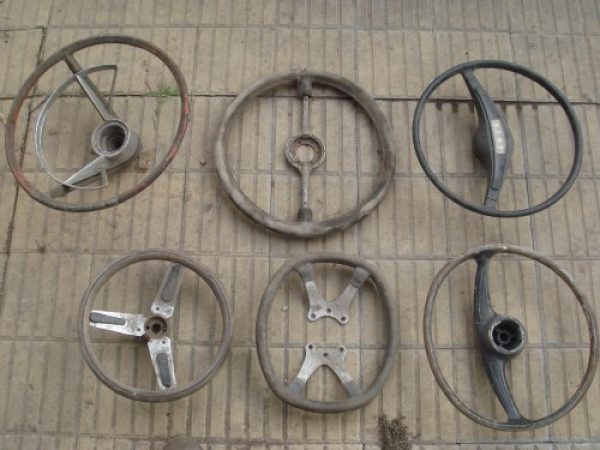 40 VOLANTES DE AUTOS  ANTIGUOS 
