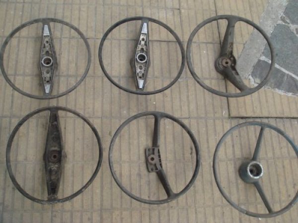 40 VOLANTES DE AUTOS  ANTIGUOS 
