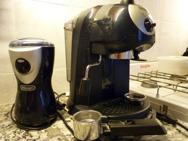 CAFETERA Expre DELONGHI EC-190+Molinillo en Tandil - Región 20
