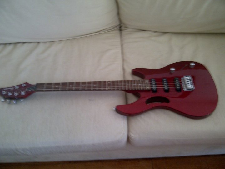 GUITARRA BURMEISTER PEMRUVENDO en Tandil - Región 20