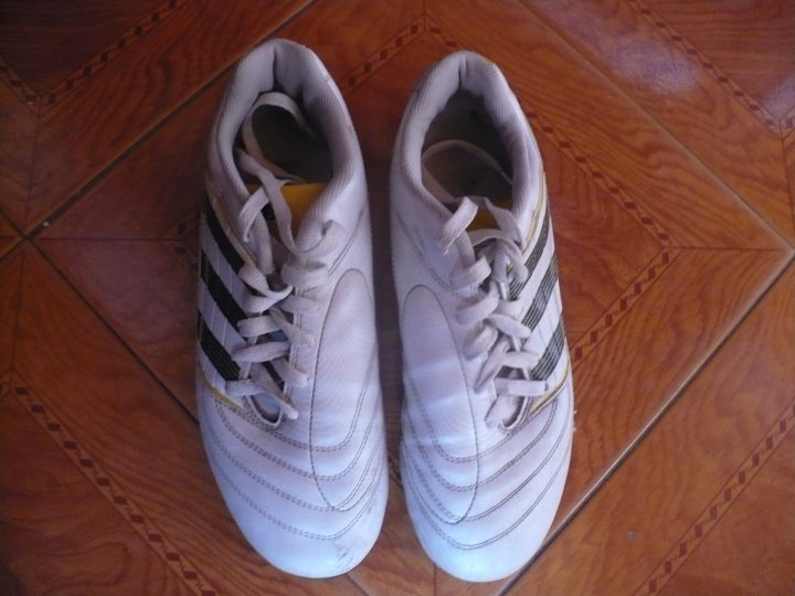 Vendo botines adidas futbol 11 num 39/40 en Tandil - Región 20