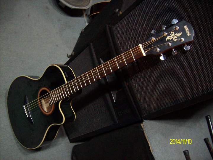 Guitarra Electroacústica Yamaha Apx-6A en Tandil - Región 20