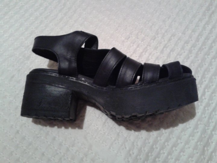 SANDALIAS FRANCISCANAS NEGRAS JOIES en Tandil - Región 20