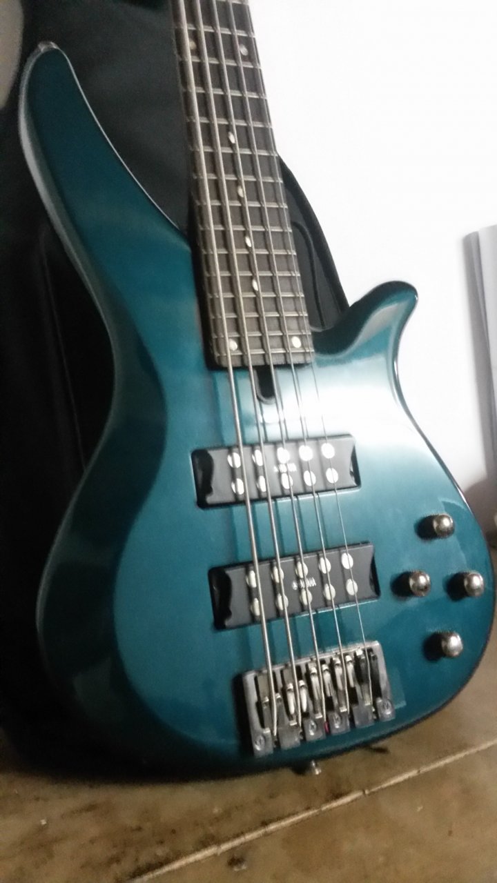 BAJO YAMAHA RBX 375 - 5 CUERDAS en Benito Juarez - Región 20