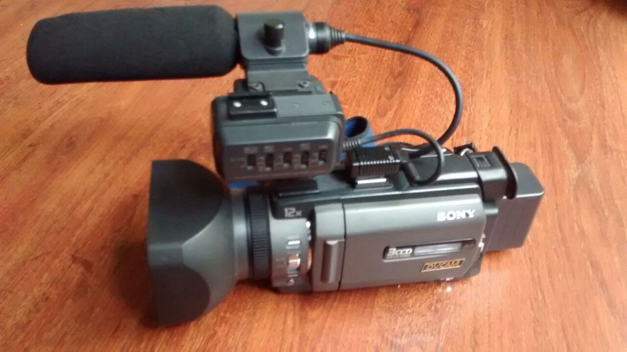 Cámara De Video Sony Dsr - Pdx10 Mini-dv - Tandil - Región 20