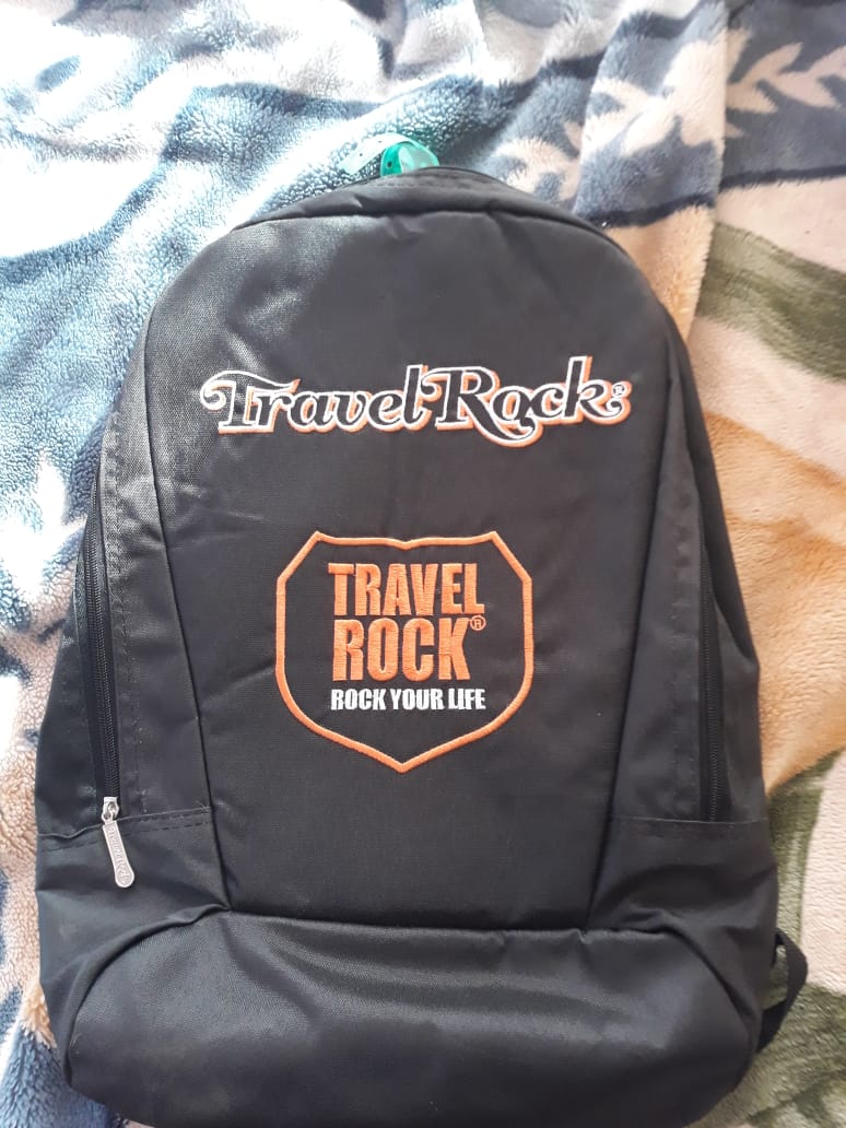 Mochila negra Travel Rock !! en Tandil - Región 20