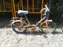 Muy Antigua Bicicleta De Niño Plegable O