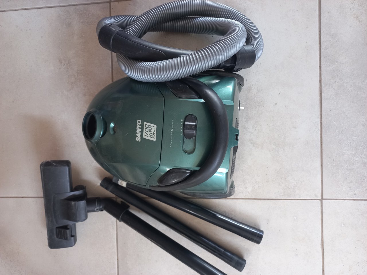 Aspiradora Sanyo 1700 w en Tandil - Región 20