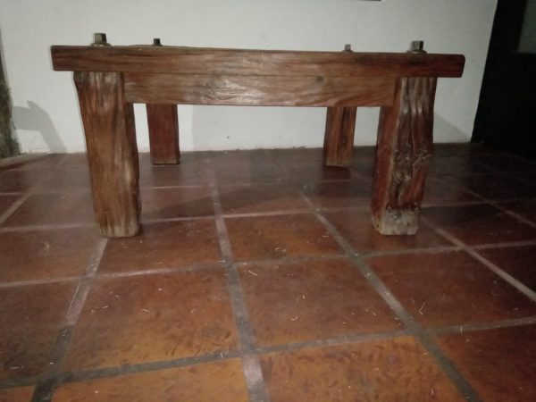 Mesa cuadrada de durmiente - Tandil