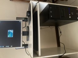 PC de escritorio con monitor plano