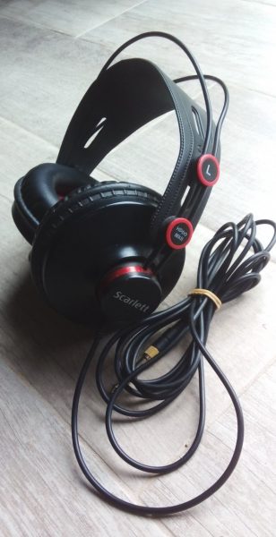 Auriculares Scarlett Studio Hp60