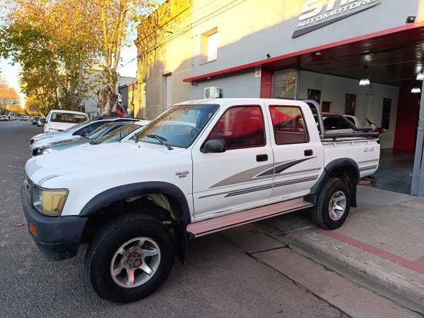 Toyota Hilux Hilux 2.8 Dc 4x4 D Std