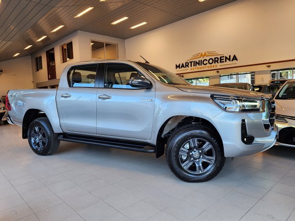 Toyota Hilux Srv 4x4 At