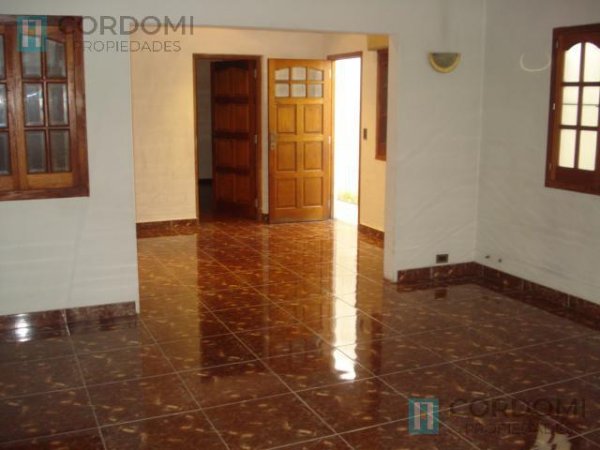 Casa en venta | 4 ambientes | Lan&uacute;s Oeste | Lanus