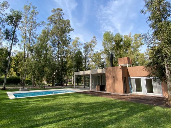 Casa en venta | 5 ambientes | Countries/ B.Cerrado (P. Esther) | Esther