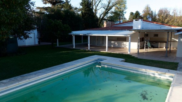 Casa en venta | 8 ambientes | Funes