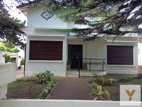 Casa en venta | 8 ambientes | Mar De Ajo