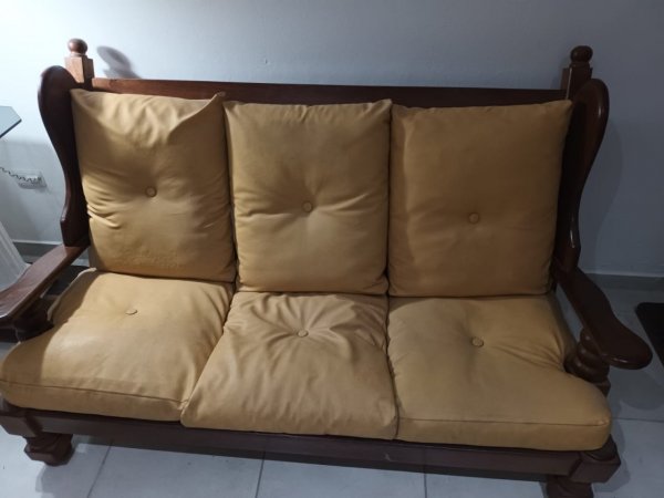 VENDO SILL&Oacute;N DE ALGARROBO DE 3 CUERPOS