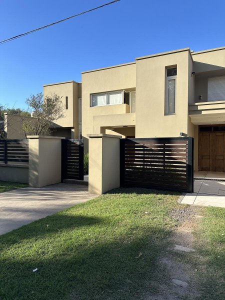 Casa en venta | 4 ambientes | Chacabuco