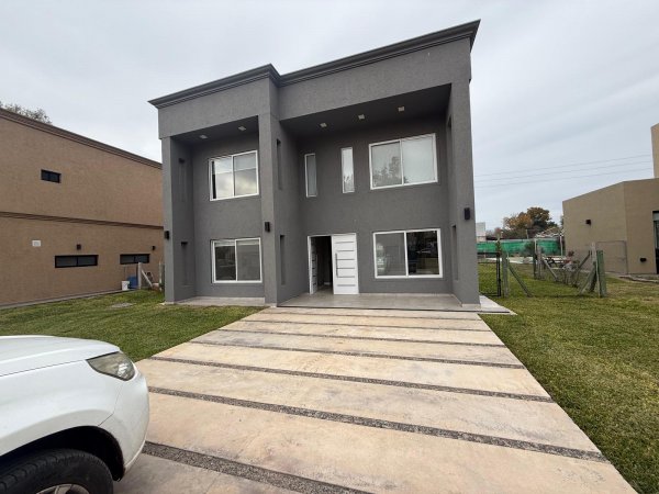 Casa en alquiler | 4 ambientes | Alvarez del Bosque | Gonzalez Moreno