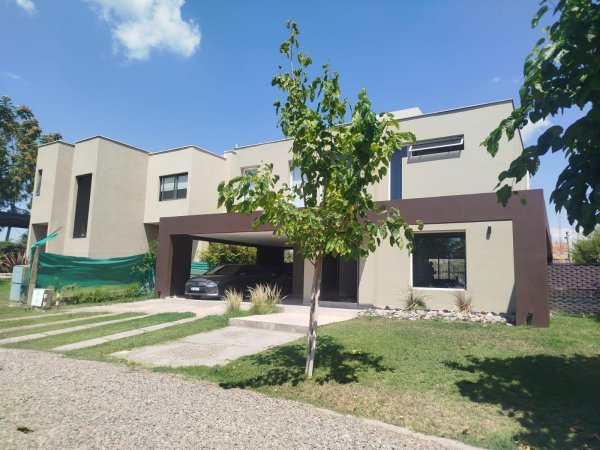 Casa en venta | 7 ambientes | Russell | Maipu