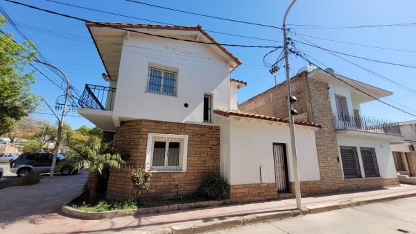 Casa en venta | 7 ambientes | Mendoza