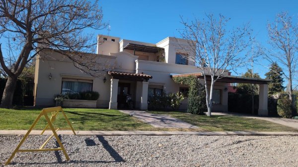 Casa en venta | 10 ambientes | Vistalba | Lujan De Cuyo