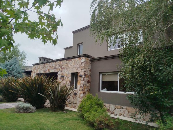 Casa en venta | 7 ambientes | Lujan De Cuyo