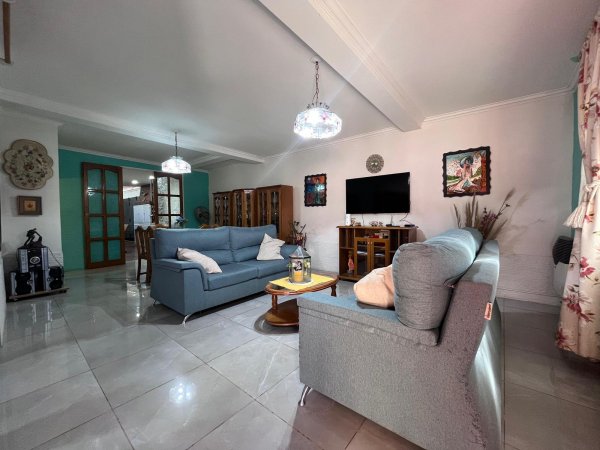 Casa en venta | 5 ambientes | Las Heras ,est.cabina Tamarindos
