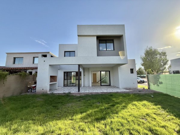 Casa en venta | 5 ambientes | Mayor Drummond | Lujan De Cuyo