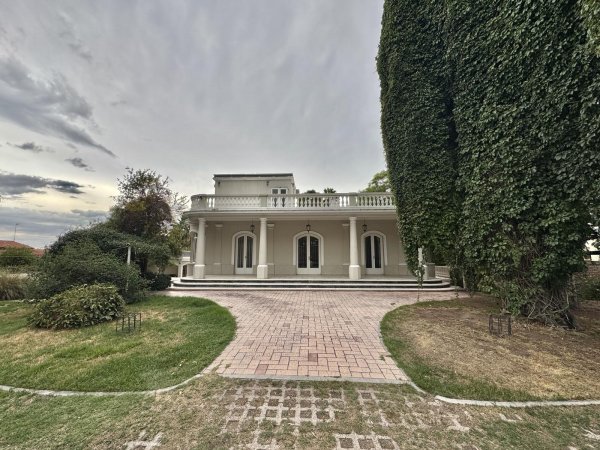 Casa en venta | 15 ambientes | Mendoza
