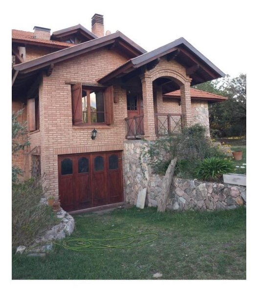 Casa en venta | 9 ambientes | La Falda
