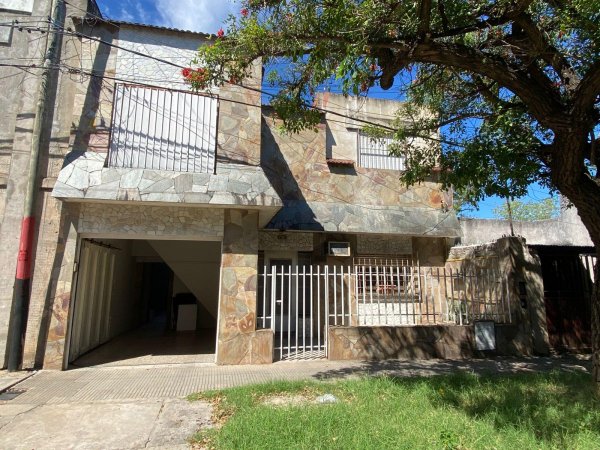 Casa en venta | 8 ambientes | Rosario