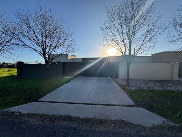 Casa en venta | 4 ambientes | Punta Chacra | Roldan