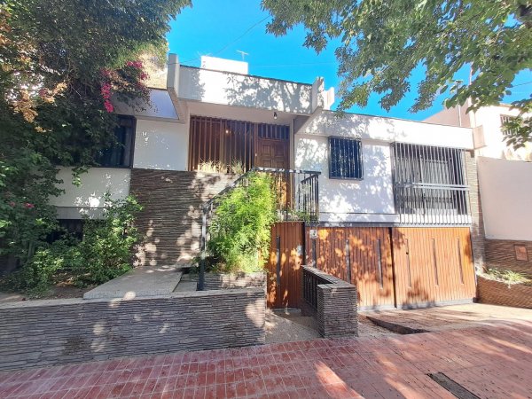 Casa en venta | 9 ambientes | Mendoza