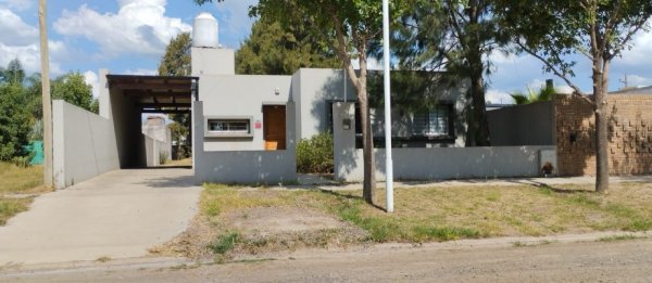 Casa en venta | 4 ambientes | Pueblo | Rosario