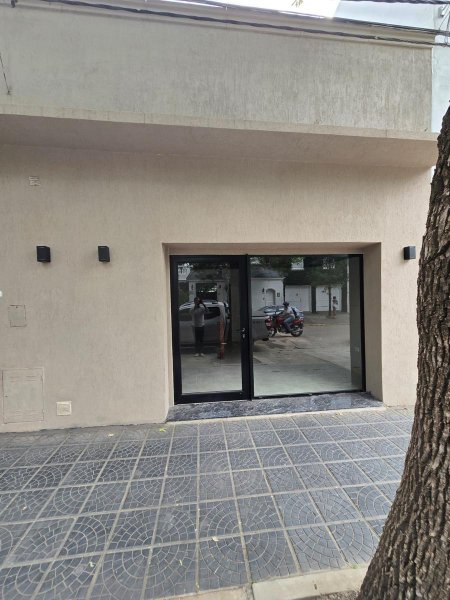 Local en alquiler | 3 ambientes | Colon