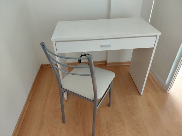 Escritorio con silla